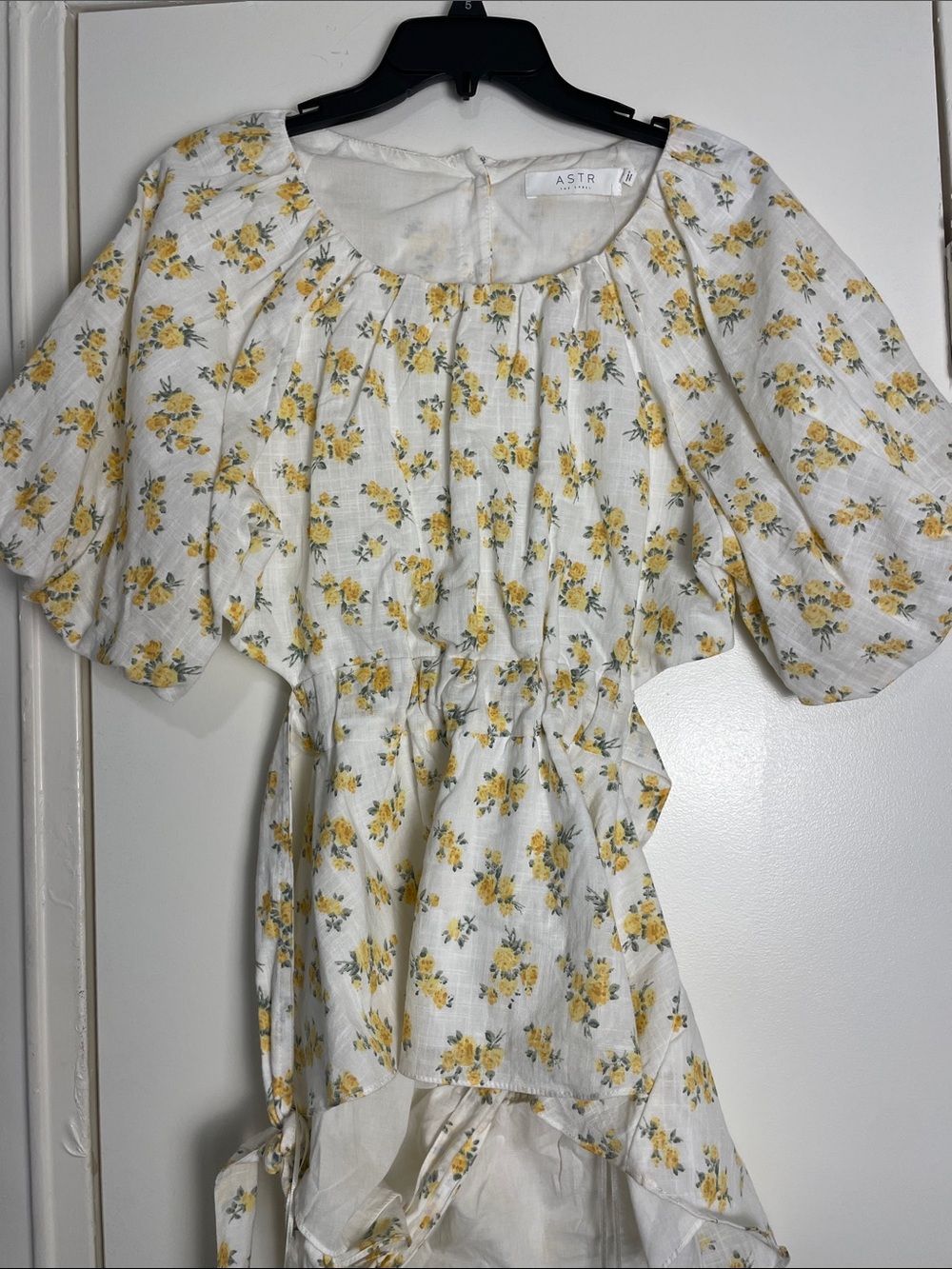 Astr White Floral Puff-Sleeve Tunic with Yellow Blooms